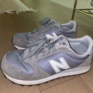 New balance tennis shoes